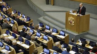 Поправката "Путин" е просто театър на марионетките