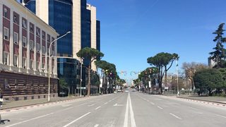 Коронавирусът освободи улиците на Тирана