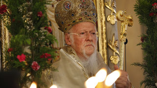Вселенският <span class="highlight">патриарх</span> поиска църквите по света да спрат богослуженията