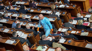 Депутатите гласуваха таван на цените, който може да убие магазините