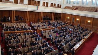 Парламентът премахна фиксираните цени и санкциите за невярна информация (хронология)