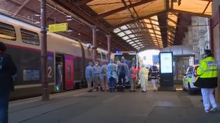 Във Франция превърнаха <span class="highlight">влак</span> в линейка за заразени с коронавирус