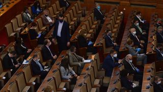 Парламентът удължи извънредното положение в България до 13 май (хронология)