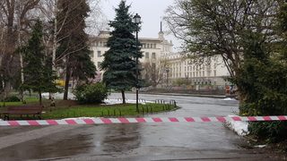 Снимка на деня: Полицията затваря паркове в София