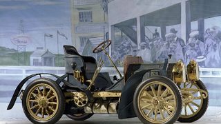 Снимка на деня: Mercedes като име на автомобил стана на 120 години