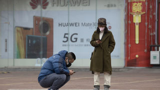 Британските телекоми: Не горете 5G кули заради коронавируса