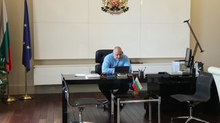 Правителството задължи веригите да продават български храни на обособени площи