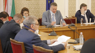 Енергийната комисия реши как да се връщат парите и на индустрията от по-евтиния газ