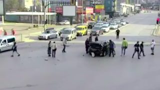 Видео показва и момент след катастрофата с Милен Цветков