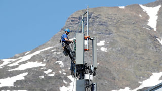 5G и COVID-19 - взривоопасната смес, която развълнува звездите и ботовете