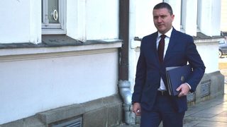 Пазарът на труда ще започне възстановяване от октомври, очаква финансовото министерство