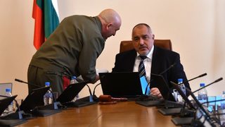 Политика при коронакриза: blitz война или надпревара с времето
