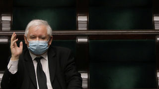 Управляващите в Полша отложиха изборите заради коронавируса