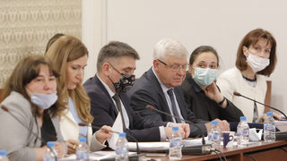 Правната комисия не одобри ваучерите за почивки