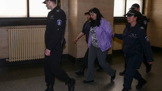 Родители поискаха доживотен затвор за акушерката, пребила новородено
