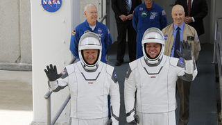 Еволюцията на скафандрите - от Алексей Леонов до SpaceX