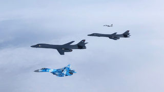 За пръв път украински Су-27 ескортираха над Европа стратегически бомбардировачи на САЩ