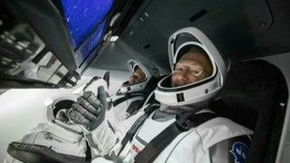 Crew Dragon се очаква да се завърне на Земята в неделя