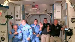 Астронавтите от полета на SpaceX заработиха в орбита, следващата цел е Луната
