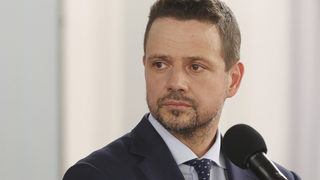 Либералният кмет на Варшава е последният шанс на Полша да спаси демокрацията