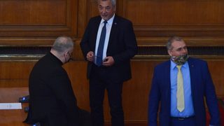 Казина и игрални зали да има само в курортите и скъпите хотели, предлага Симеонов