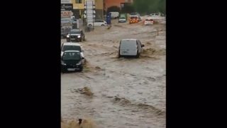 Улици на френския остров <span class="highlight">Корсика</span> потънаха под вода