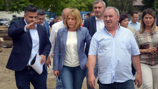 Закритият басейн на новия аквапарк "Възраждане" е отворен от утре