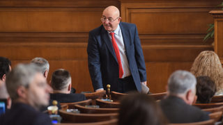 Спекулират и ме противопоставят на премиера за <span class="highlight">Алепу</span>, заяви Емил Димитров