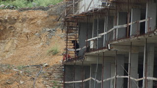 Одобрени планове дават възможност за още 23 строежа в защитената зона <span class="highlight">Алепу</span>
