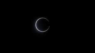 Фотогалерия: Пръстеновидно <span class="highlight">слънчево</span> <span class="highlight">затъмнение</span>