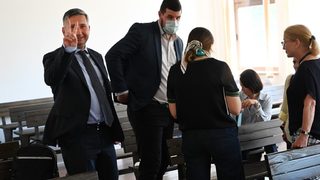 Властта може да бъде удържана само по два начина. Болезнени за България