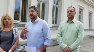 "Демократична България" поиска оставките на всички депутати