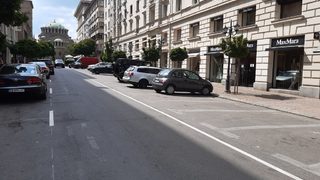 От три дни ул. "Съборна" в София е пешеходна, но автомобилите са навсякъде