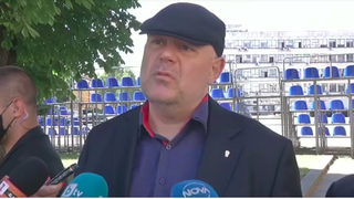 Главният прокурор защити "сараите" – не се занимавал с "<span class="highlight">Октомврийска</span> <span class="highlight">революция</span>" (допълнена)