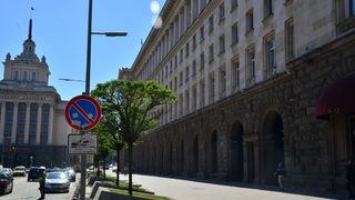 Случи се безпрецедентна атака срещу символа на държавността