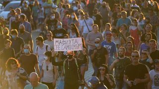 Над тричасовият протест приключи с призив за повторение утре (хронология)
