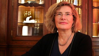 Посланик Робин връчва дарения по повод националния празник на Франция