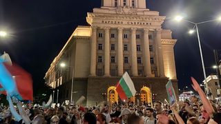 "Метафората на бандита". Юли на нашето недоволство и правото на бунт