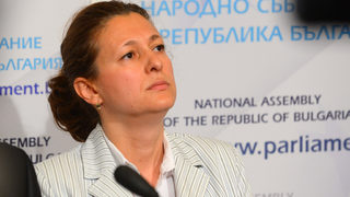 Председателят на външната комисия Джема Грозданова подава оставка като депутат (допълнена)