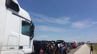 Кратки новини: Тир се обърна на магистрала "Тракия"