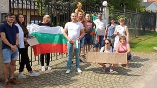 Политическата криза: българи протестираха пред посолството в Дания (хронология)