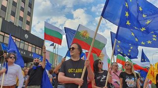 Кой "сряза" на две протестите във Варна (видео)