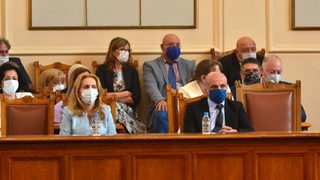 Очаквано парламентът отхвърли вота на недоверие към правителството