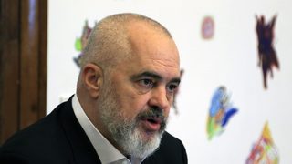 Албания затрудни влизането на партии в парламента с реформа, договорена с ЕС