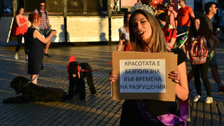 Протестът като художник, или Уайлд срещу мафията