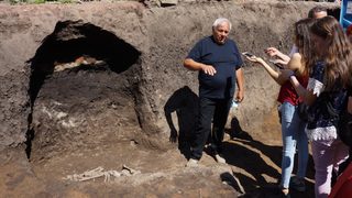 Археолози откриха гробове на 8000 години в древно селище в район "Слатина"