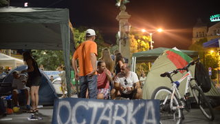 Ден 22: протестен плаж, яйца по Министерски съвет и "мръсните дрехи" на Борисов (хронология)