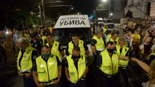 Ден 24: полицията блокира бус на "Системата ни убива" при университета (хронология)