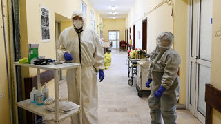 Коронавирусът в България: ръст на починалите за изминалата седмица и огнище във Варна (хронология)