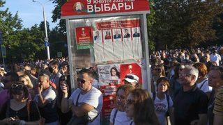 Хиляди демонстранти подкрепиха основния противник на Лукашенко